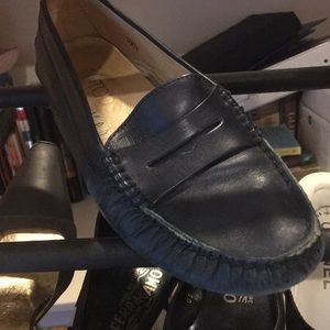 Female Tod’s driving shoes in navy blue
